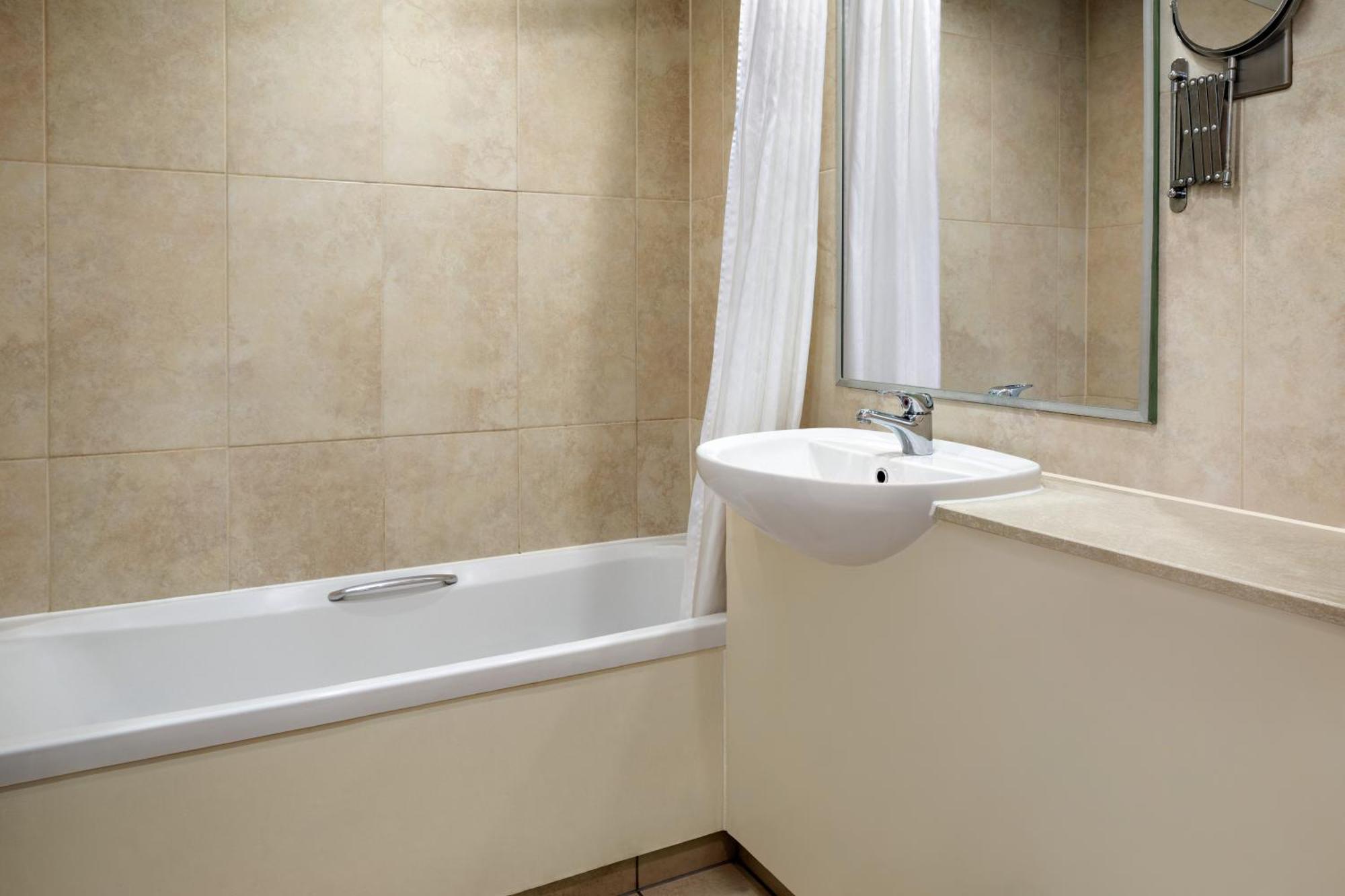 Cheltenham Regency Hotel Golden Valley Buitenkant foto